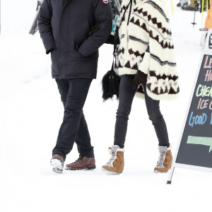 Exclusif - Laeticia Hallyday et son compagnon Pascal Balland lors d'une journée au ski à la station "Big Sky" dans le Montana avec leurs filles respectives, le 16 février 2020.