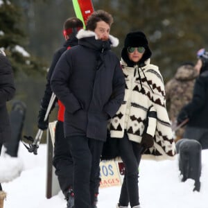 Exclusif - Laeticia Hallyday et son compagnon Pascal Balland lors d'une journée au ski à la station "Big Sky" dans le Montana avec leurs filles respectives, le 16 février 2020.