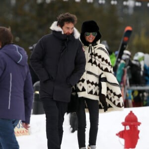 Exclusif - Laeticia Hallyday et son compagnon Pascal Balland lors d'une journée au ski à la station "Big Sky" dans le Montana avec leurs filles respectives, le 16 février 2020.