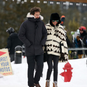 Exclusif - Laeticia Hallyday et son compagnon Pascal Balland lors d'une journée au ski à la station "Big Sky" dans le Montana avec leurs filles respectives, le 16 février 2020.