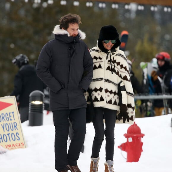 Exclusif - Laeticia Hallyday et son compagnon Pascal Balland lors d'une journée au ski à la station "Big Sky" dans le Montana avec leurs filles respectives, le 16 février 2020.