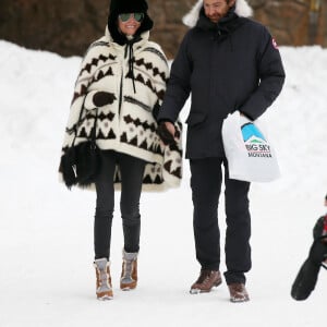 Exclusif - Laeticia Hallyday et son compagnon Pascal Balland lors d'une journée au ski à la station "Big Sky" dans le Montana avec leurs filles respectives, le 16 février 2020.