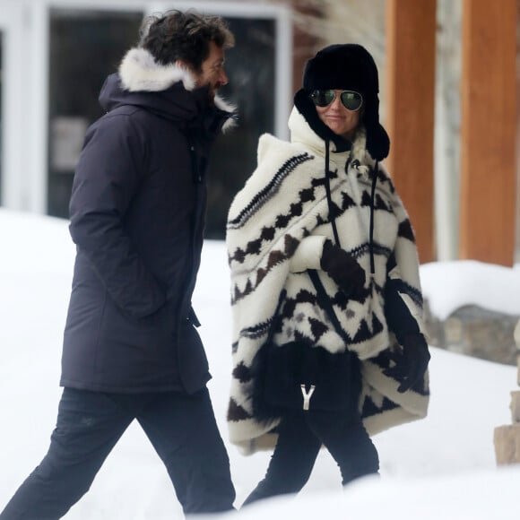 Exclusif - Laeticia Hallyday et son compagnon Pascal Balland lors d'une journée au ski à la station "Big Sky" dans le Montana avec leurs filles respectives, le 16 février 2020.