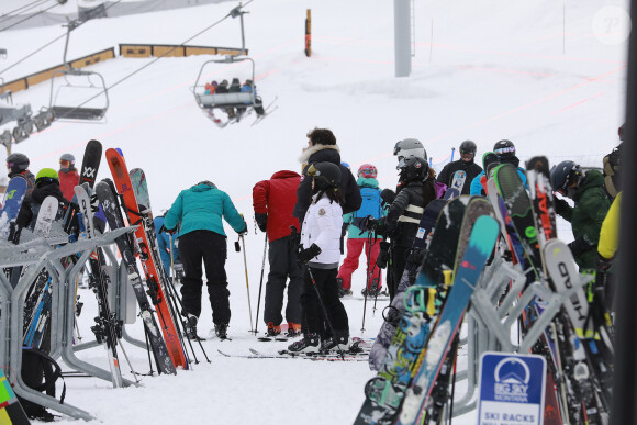 Exclusif - Joy Hallyday, Jade Hallyday et Pascal Balland - Laeticia Hallyday et son compagnon Pascal Balland lors d'une journée au ski à la station "Big Sky" dans le Montana avec leurs filles respectives, le 16 février 2020.