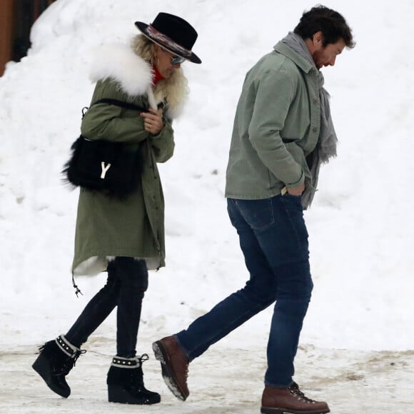 Exclusif - Laeticia Hallyday, ses filles Jade et Joy, son compagnon Pascal Balland et sa fille Mathilde arrivent dans le Montana pour un séjour au ski, le 15 février 2020.