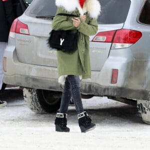 Exclusif - Laeticia Hallyday, ses filles Jade et Joy, son compagnon Pascal Balland et sa fille Mathilde arrivent dans le Montana pour un séjour au ski, le 15 février 2020.