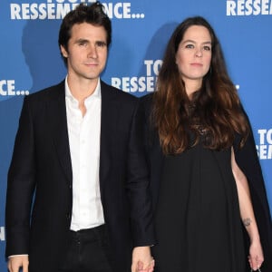 Anouchka Delon (enceinte) et son compagnon Julien Dereims - Avant-première du film "Toute ressemblance..." au cinéma UGC Ciné Cité Les Halles à Paris, le 25 novembre 2019. © Coadic Guirec/Bestimage