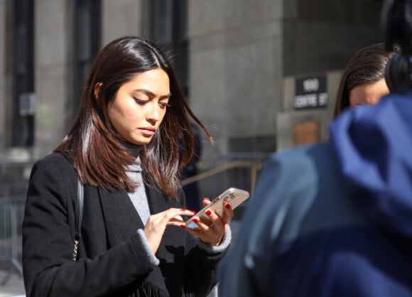 Ambra Battilana Gutierrez, l'une des accusatrices d'Harvey Weinstein, devant la Cour suprême de l'Etat de New York le 24 février 2020, lors de l'audience au cours de laquelle le jury a rendu un verdict de culpabilité à l'encontre du prévenu, jugé pour viol et agression sexuelle. © Vanessa Carvalho/ZUMA Wire/Bestimage