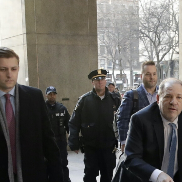 Harvey Weinstein le 24 février 2020 à la Cour suprême de l'État de New York pour son procès pour viol et agression sexuelle. Il a été reconnu coupable de deux des cinq chefs d'accusation qui pesaient sur lui.