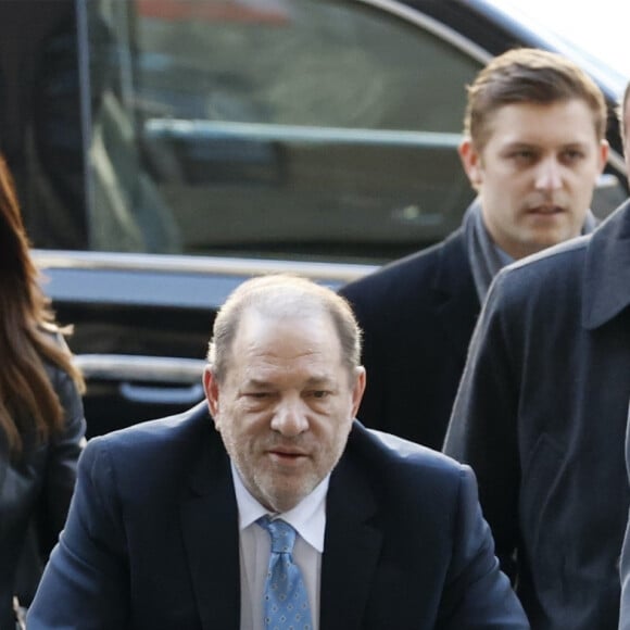 Harvey Weinstein le 24 février 2020 à la Cour suprême de l'État de New York pour son procès pour viol et agression sexuelle. Il a été reconnu coupable de deux des cinq chefs d'accusation qui pesaient sur lui.