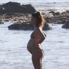 Exclusif - Brandon Jenner profite d'une belle journée ensoleillée avec sa femme Cayley Stoker enceinte de jumeaux et sa fille Eva James sur la plage de Malibu à Los Angeles, le 26 octobre 2019