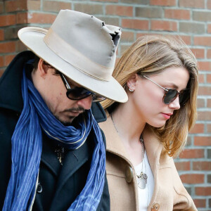 Johnny Depp et sa fiancée Amber Heard quittent leur hôtel main dans la main, New York, le 22 mars 2014