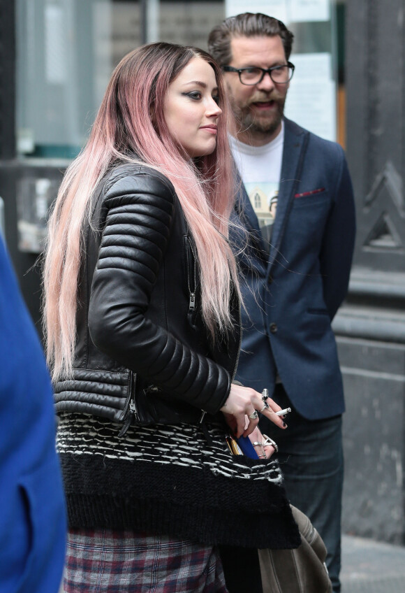 Amber Heard, les cheveux colorés en rose, pour le tournage du film "When I Live My Life Over Again" à New York, le 23 avril 2014