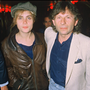 Emmanuelle Seigner et Roman Polanski en soirée à Paris en 1986.