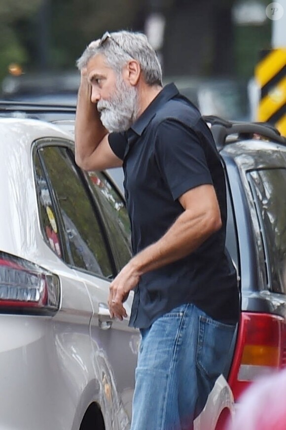 Exclusif - George Clooney déjeune avec des amis au restaurant "Charlie Bird" à New York, le 30 septembre 2019.