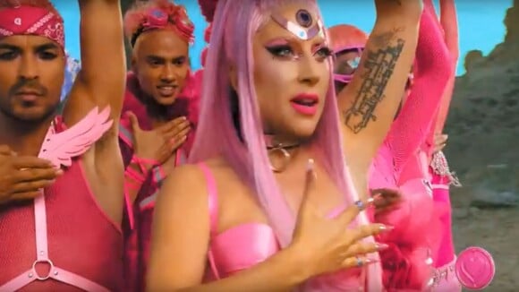 Lady Gaga : Retour multicolore et déchaîné dans le clip de "Stupid Love"
