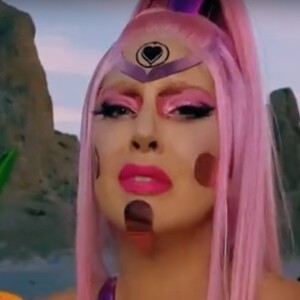 Lady Gaga dans le clip de "Stupid Love". Dévoilé sur Youtube le 28 février 2020.