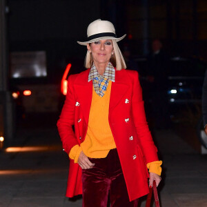 Céline Dion porte un ensemble coloré et un chapeau blanc à la sortie du Barclays Center à New York le 28 février 2020.