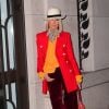 Céline Dion porte un ensemble coloré et un chapeau blanc à la sortie du Barclays Center à New York le 28 février 2020.