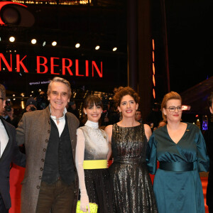 Bettina Brokemper, Luca Marinelli, Annemarie Jacir, Bérénice Bejo Jeremy Irons, Kleber Mendoca Filho à la cérémonie de clôture de la 70ème édition du festival international du film de Berlin (La Berlinale 2020), le 29 février 2020.