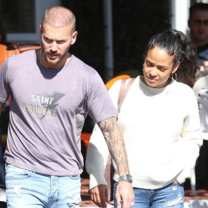 Matt Pokora et sa compagne Christina Milian se baladent avec leur fils Isaiah dans le quartier de West Hollywood à Los Angeles. La petite famille est allée déjeuner chez Fred Segal. Le 11 février 2020.