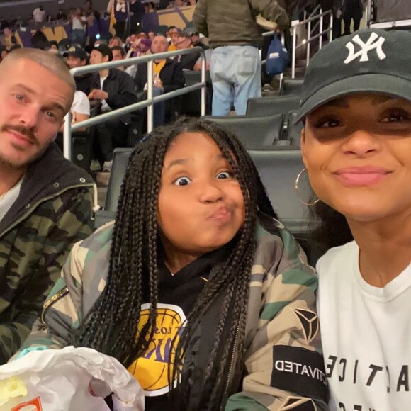 Violet (9 ans), la fille de Christina Milian, sur Instagram. Avec M. Pokora au Staples Center. Février 2020.