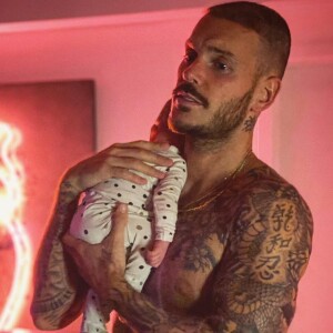 M. Pokora avec son fils Isaiah dans les bras le 12 février 2020.