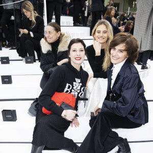 Inès de La Fressange, sa fille Violette Marie d'Urso et Marie-Agnès Gillot assistent au défilé Chanel collection prêt-à-porter Automne/Hiver 2020-2021 au Grand Palais. Paris, le 3 mars 2020. © Olivier Borde/Bestimage