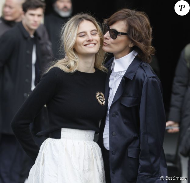Inès de La Fressange et sa fille Violette Marie d'Urso quittent le Grand Palais à l'issue du défilé Chanel, collection prêt-à-porter automne-hiver 2020-2021. Paris, le 3 mars 2020.