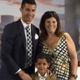 Cristiano Ronaldo son fils Cristiano Jr et sa mère Maria Dolores dos Santos Aveiro - Cristiano Ronaldo reçoit un prix pour son record de buts en Champions League au stade Santiago Bernabeu à Madrid, le 2 octobre 2015.