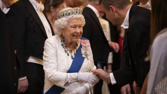 Elizabeth II, Kate et William face au coronavirus : gants et flegme sont de mise