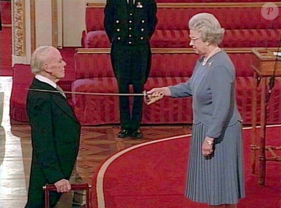 Elizabeth II au palais de Buckingham à Londres en 1999.