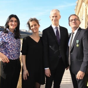 Exclusif - Christophe Dechavanne avec ses filles Pauline et Ninon, sa compagne Elena Foïs et Franck Riester - Christophe Dechavanne reçoit le grade d'Officier des Arts et des Lettres au Ministère de la Culture à Paris le 15 mai 2019. © Coadic Guirec / Bestimage