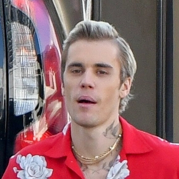 Justin Bieber et J Balvin sur le tournage de son prochain clip vidéo dans les rues de Miami, le 27 février 2020