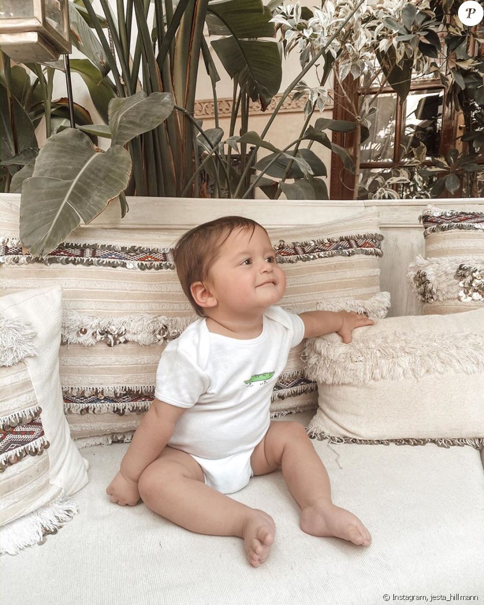 Juliann Le Fils De Jesta Hillmann Et Benoit Le 9 Fevrier Sur Instagram Purepeople