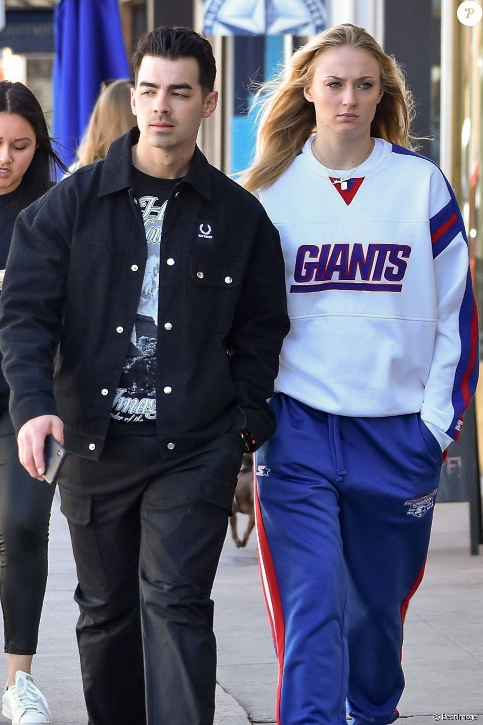 Joe Jonas et sa femme Sophie Turner font du shopping dans le quartier de Studio City à Los Angeles, le 2 mars 2020.