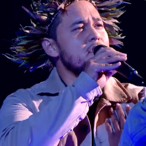 Abi et Raimana s'affrontent lors des battles de The Voice 2020 - Talents de Pascal Obispo. Emission du 14 mars 2020, TF1