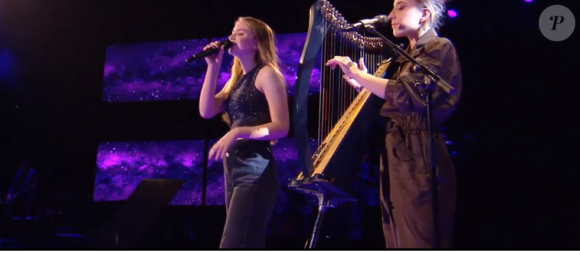 Gustine et Maxim s'affrontent lors des battles de The Voice 2020 - Talents de Lara Fabian. Emission du samedi 14 mars 2020, TF1