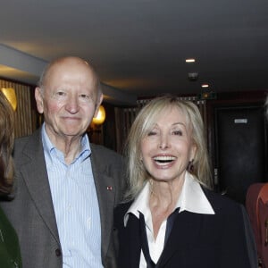 Gilles Jacob (president du Festival de Cannes), entre Nathalie Baye, Arlette Gordon, Tonie Marshall - Remise de decoration à Arlette Gordon au club 13 a Paris le 23 Septembre 2012.