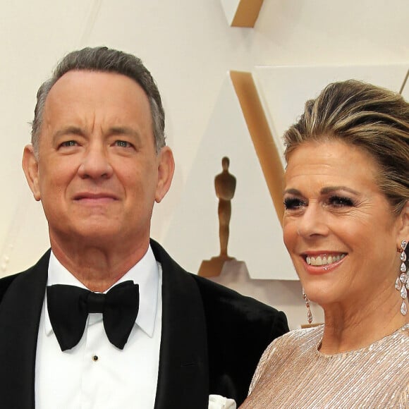 Tom Hanks et sa femme Rita Wilson lors du photocall des arrivées de la 92ème cérémonie des Oscars 2020 au Hollywood and Highland à Los Angeles, Californie, Etats-Unis, le 9 février 2020.