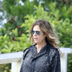 Exclusif - Tom Hanks et sa femme Rita Wilson prennent un verre au North Bondi RSL Club après une balade sur les quais à Sydney le 6 mars 2020.