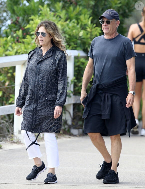 Exclusif - Tom Hanks et sa femme Rita Wilson prennent un verre au North Bondi RSL Club après une balade sur les quais à Sydney le 6 mars 2020.