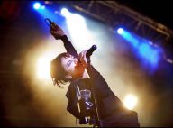 Lily Allen "Double-face" : sexy avec son top totalement transparent, et en pleurs sur scène après une chute douloureuse !