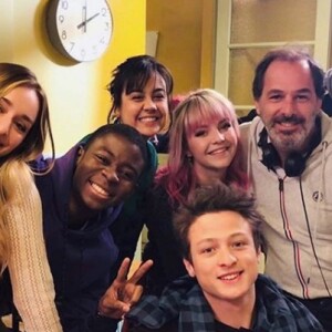 Emma Smet, Dembo Camilo, Sahelle de Figueiredo, Alice Varela, Théo Cosset sur le tournage de la série "Demain nous appartient". Photo publiée sur Instagram. Le 23 novembre 2019.