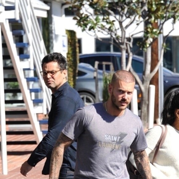 Matt Pokora et sa compagne Christina Milian se baladent avec leur fils Isaiah dans le quartier de West Hollywood à Los Angeles. La petite famille est allée déjeuner chez Fred Segal. Le 11 février 2020