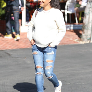 Matt Pokora et sa compagne Christina Milian se baladent avec leur fils Isaiah dans le quartier de West Hollywood à Los Angeles. La petite famille est allée déjeuner chez Fred Segal. Le 11 février 2020