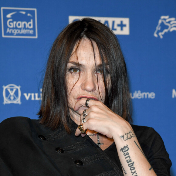 Béatrice Dalle arrive au dîner au Domaine de Veuze lors de la 12ème édition du festival du Film Francophone d'Angoulême, France, le 24 août 2019. © Coadic Guirec/Bestimage