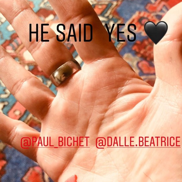 Béatrice Dalle a partagé cette photo sur Instagram en février 2020, révélant ainsi son mariage avec Paul Bichet.