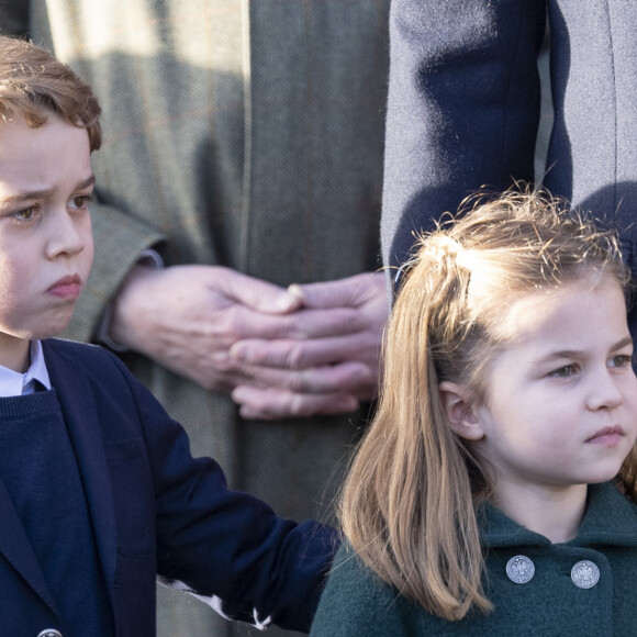 Le prince George de Cambridge et la princesse Charlotte de Cambridge lors de la messe de Noël en l'église Sainte-Marie-Madeleine à Sandringham au Royaume-Uni, le 25 décembre 2019.