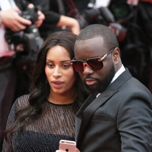 Maître Gims et sa femme DemDem (selfie) - Montée des marches du film "The BFG" ("Le BGG Le Bon Gros Géant") lors du 69ème Festival International du Film de Cannes. Le 14 mai 2016. © Borde-Jacovides-Moreau/Bestimage  Red carpet for the movie "The BFG" during the 69th Cannes International Film festival. On may 14th 201614/05/2016 - Cannes